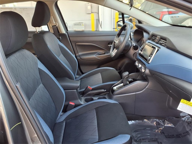 2025 Nissan Versa SV photo 6