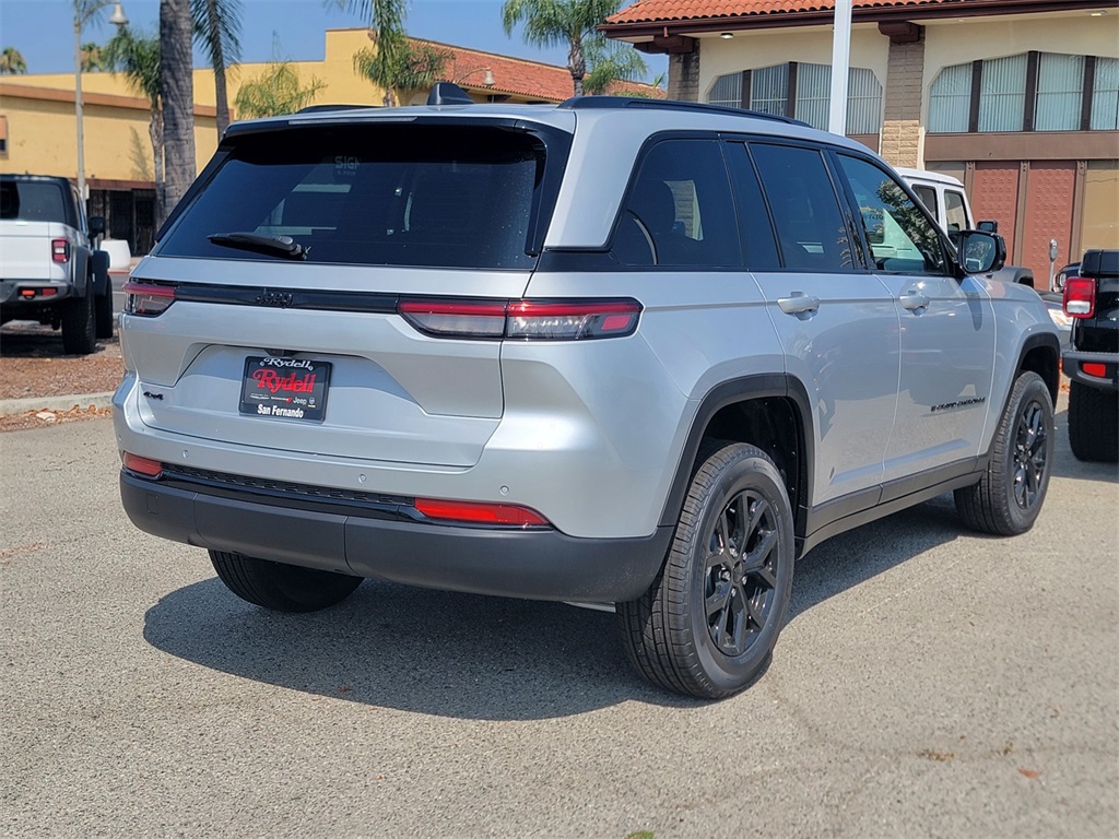 2025 Jeep Grand Cherokee Laredo Altitude X photo 3