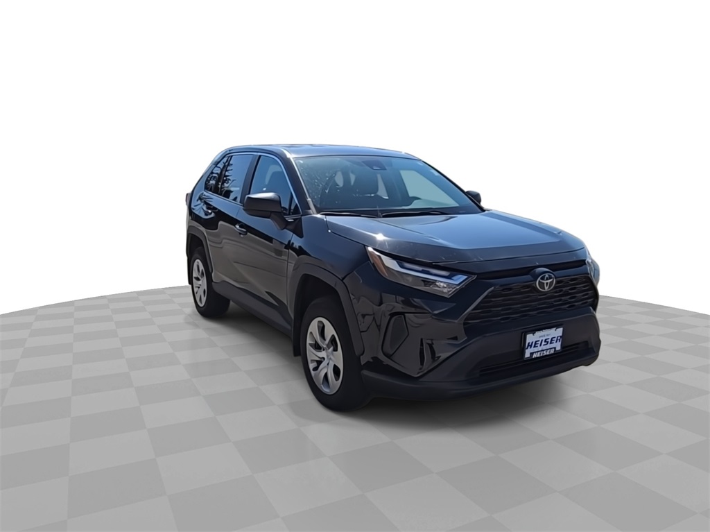 2023 Toyota RAV4 LE photo 2