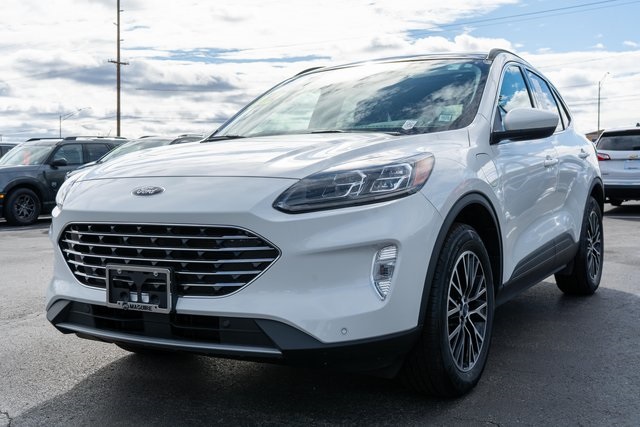 2022 Ford Escape Plug-In Hybrid Titanium photo 2