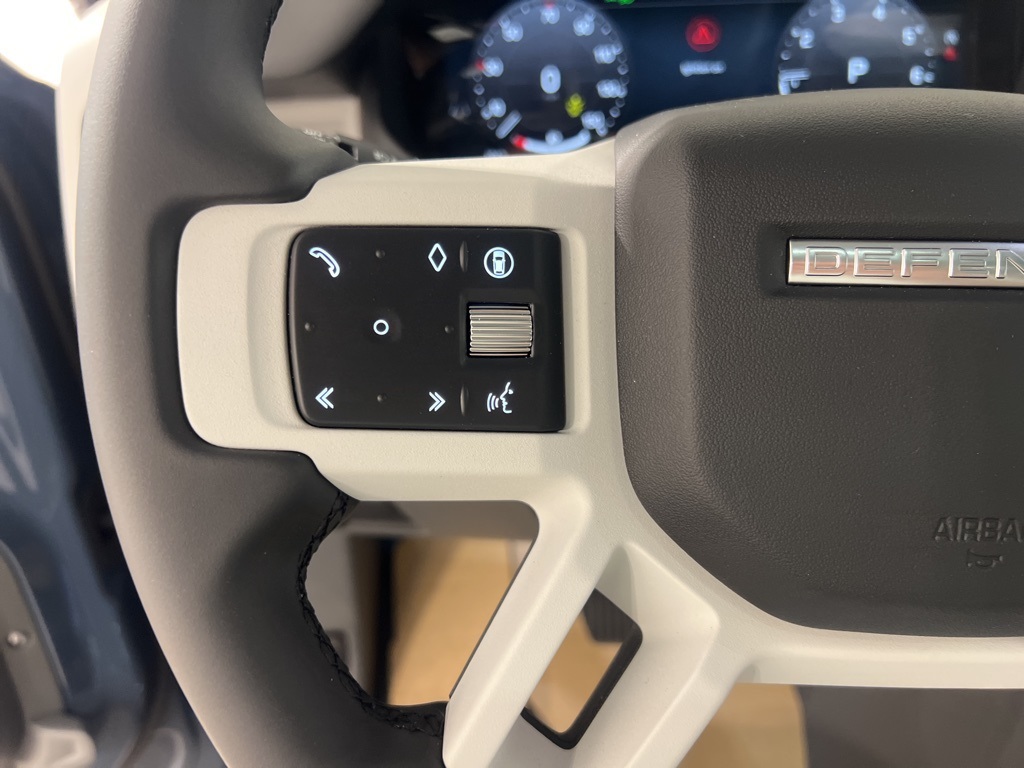 2025 Land Rover Defender 110 S photo 12