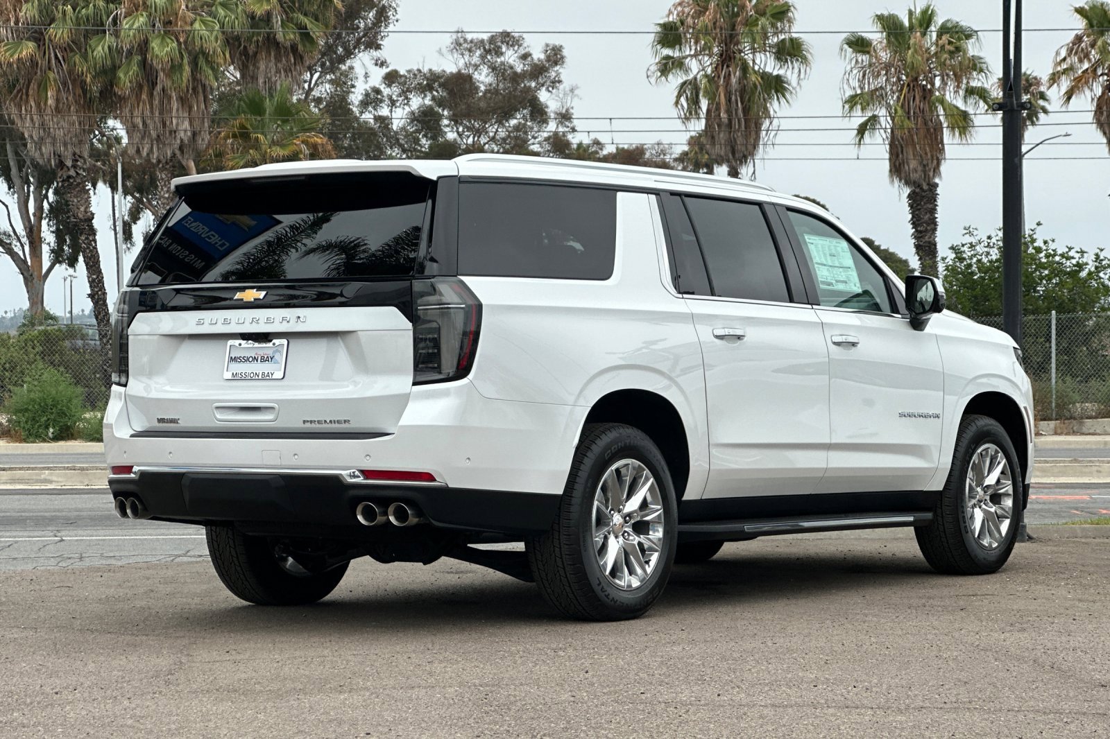 2025 Chevrolet Suburban Premier photo 3