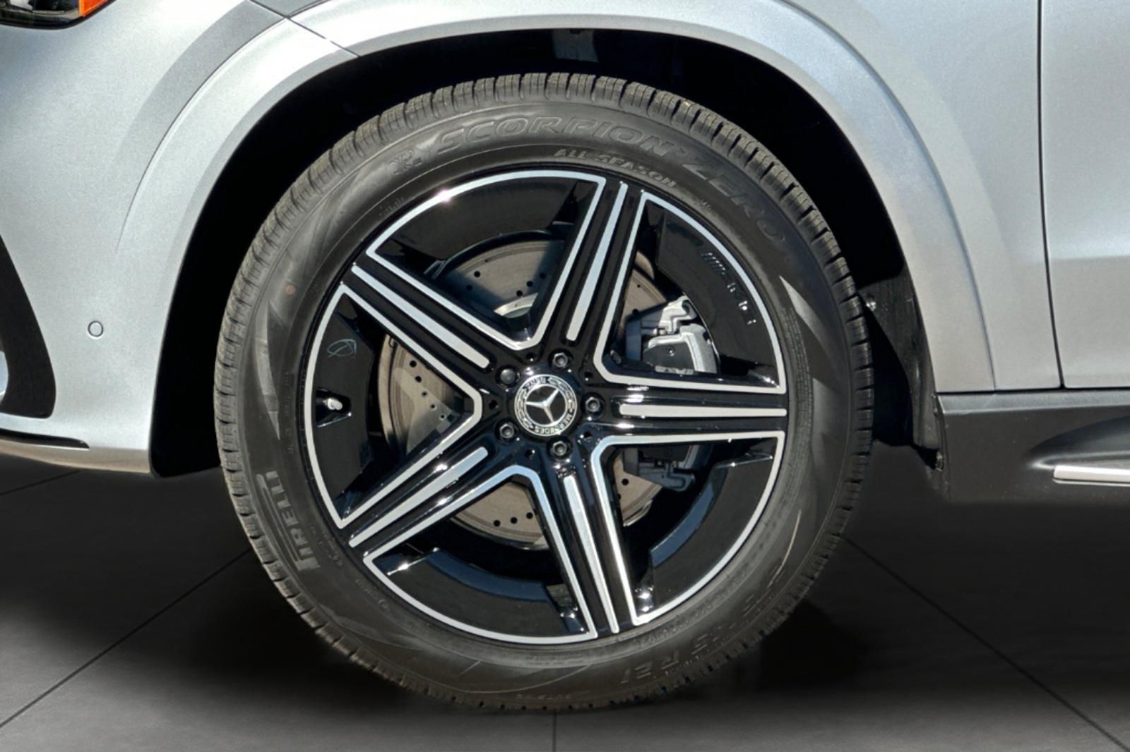 2026 Mercedes Benz GLE 450 4MATIC photo 3