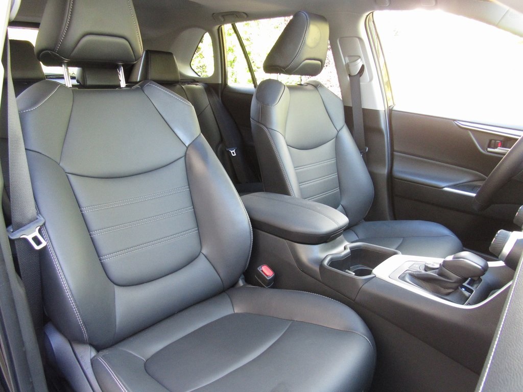 2025 Toyota RAV4 Hybrid XLE Premium photo 17