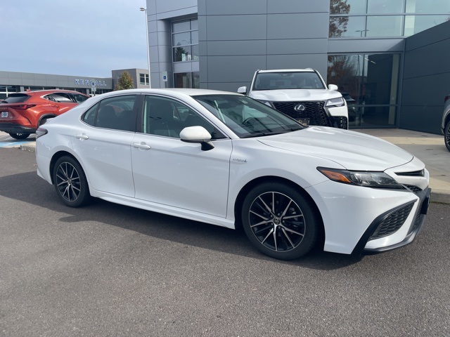 2021 Toyota Camry Hybrid SE photo 3