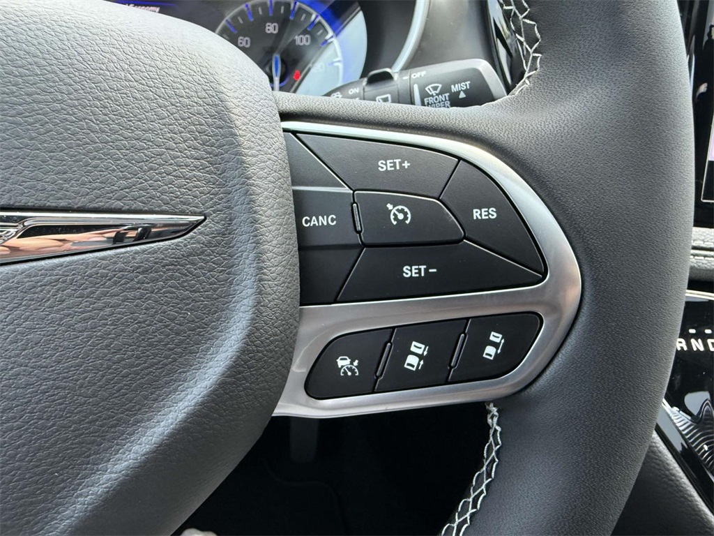 2025 Chrysler Pacifica photo 28