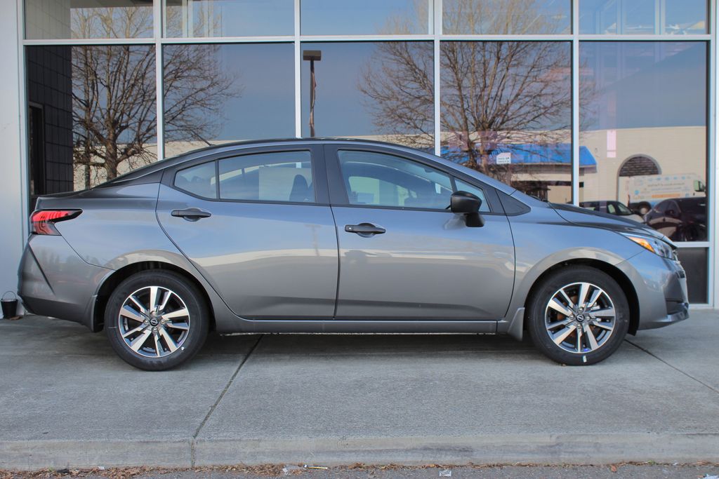2025 Nissan Versa 1.6 S photo 4
