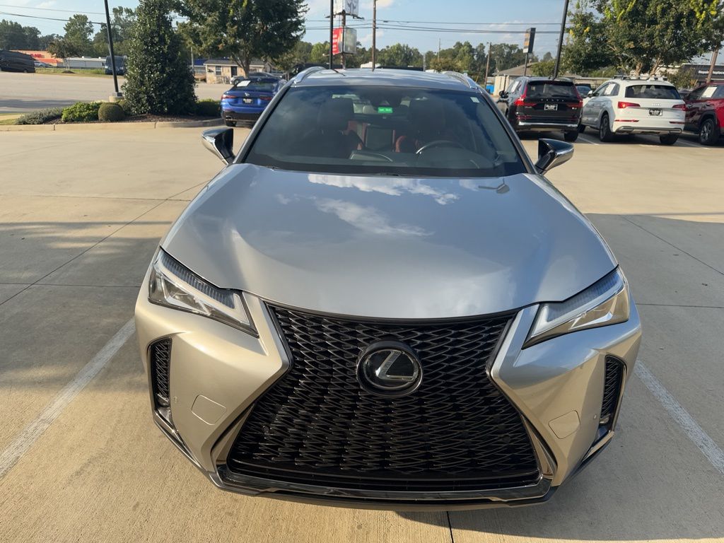 2022 Lexus UX 200 F SPORT photo 2