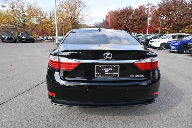 2013 Lexus ES 300h photo 4