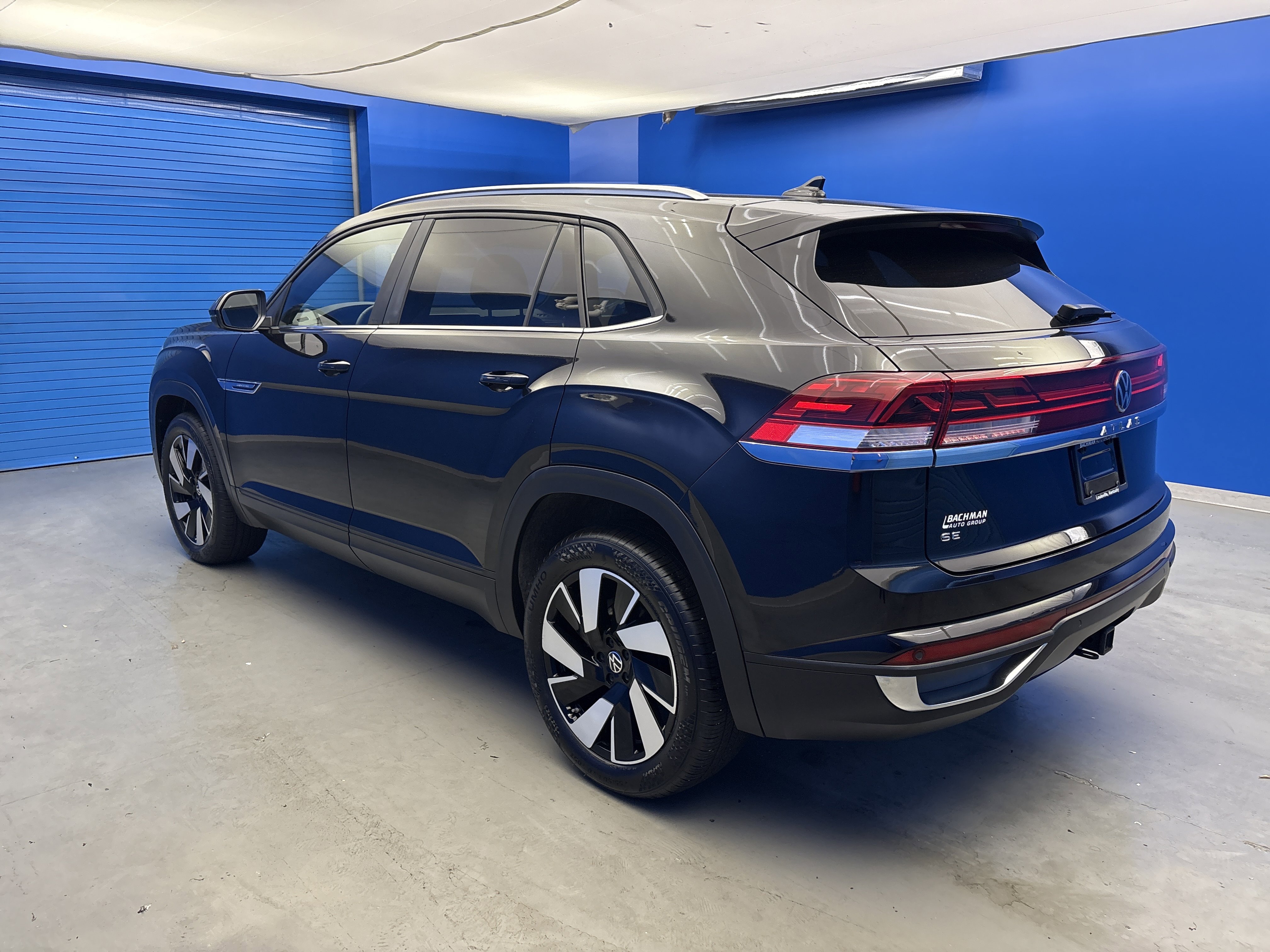 2024 Volkswagen Atlas Cross Sport SE Technology photo 4