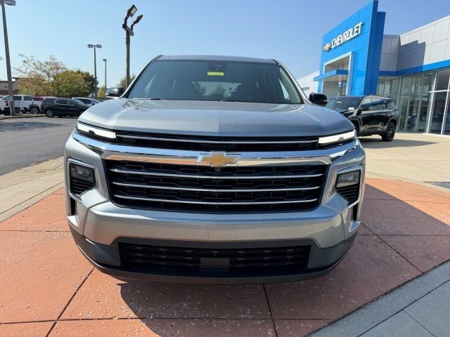 2026 Chevrolet Traverse photo 2