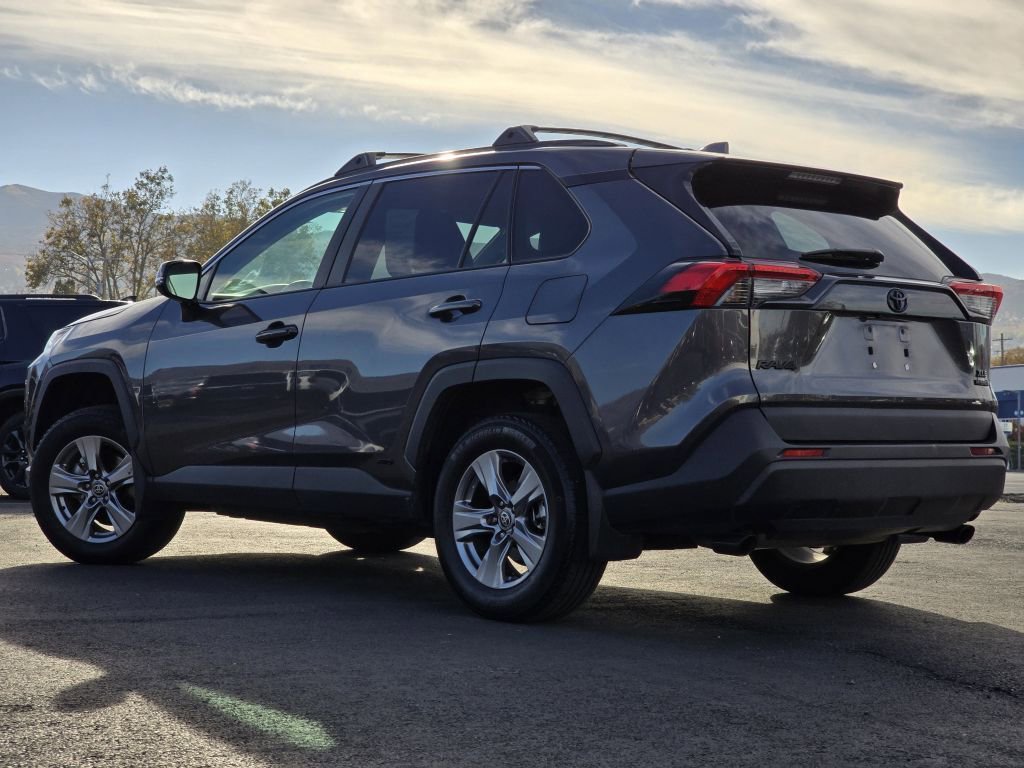 2024 Toyota RAV4 Hybrid XLE photo 3