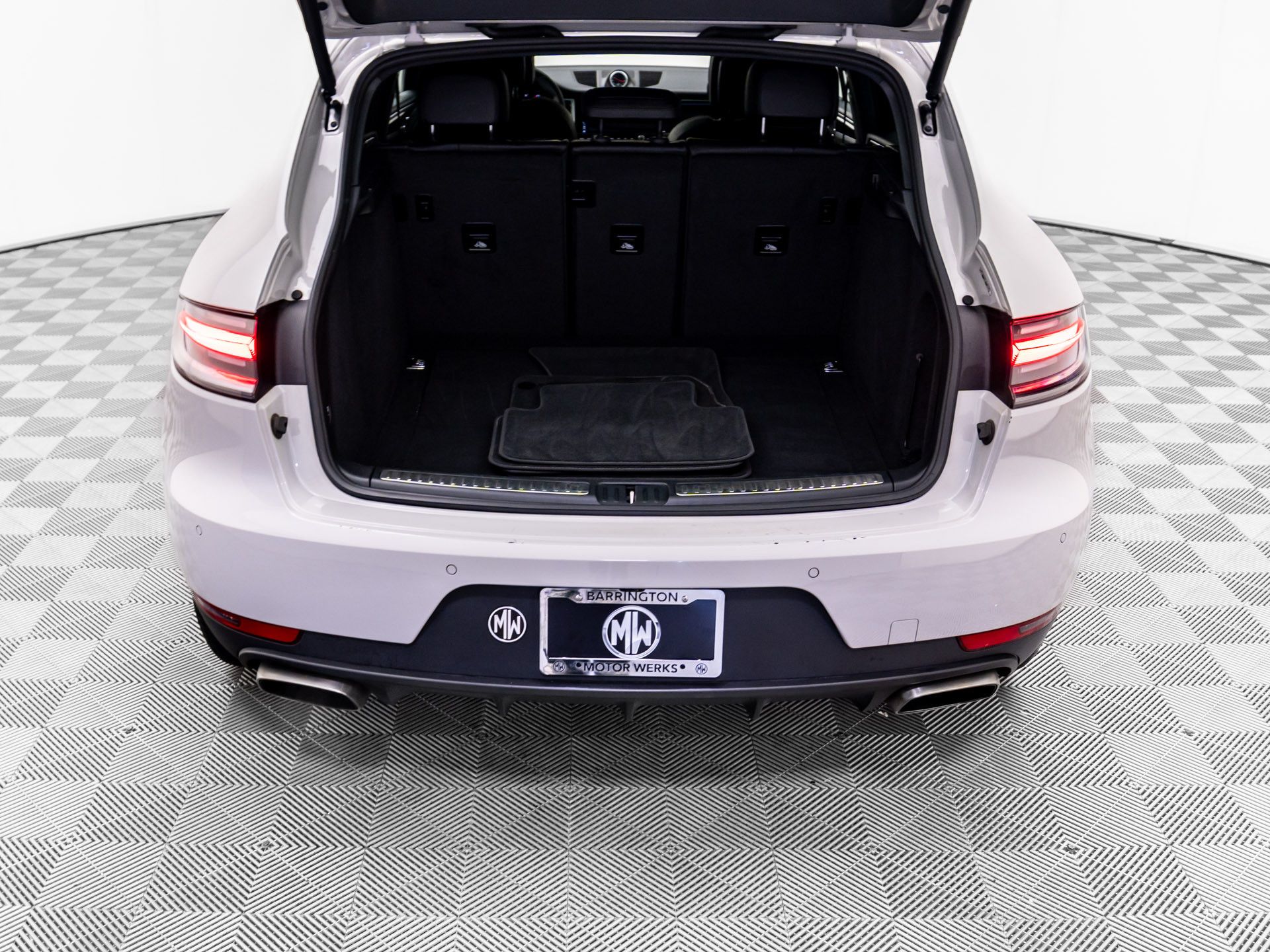 2021 Porsche Macan Base photo 23