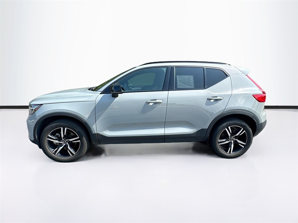 2024 Volvo XC40 Core photo 8