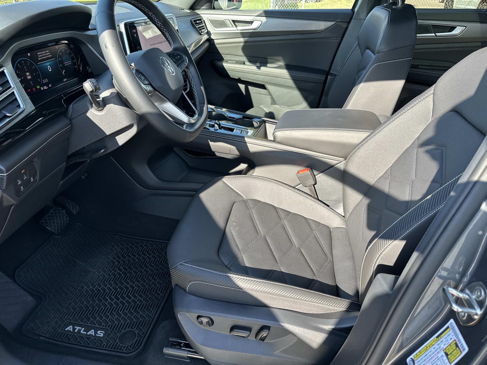 2025 Volkswagen Atlas Cross Sport SE Technology photo 12