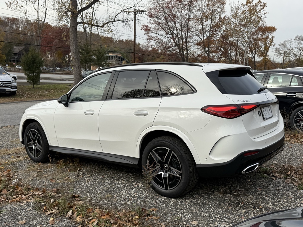 2026 Mercedes Benz GLC 300 4MATIC photo 4