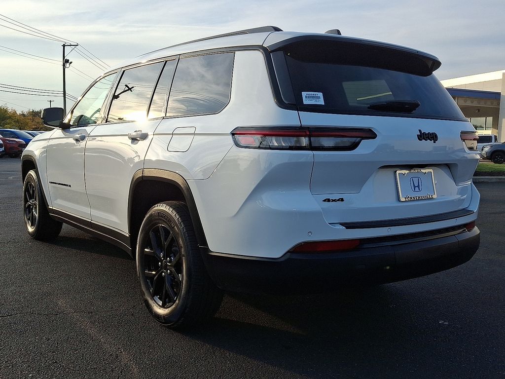 2024 Jeep Grand Cherokee Altitude photo 2