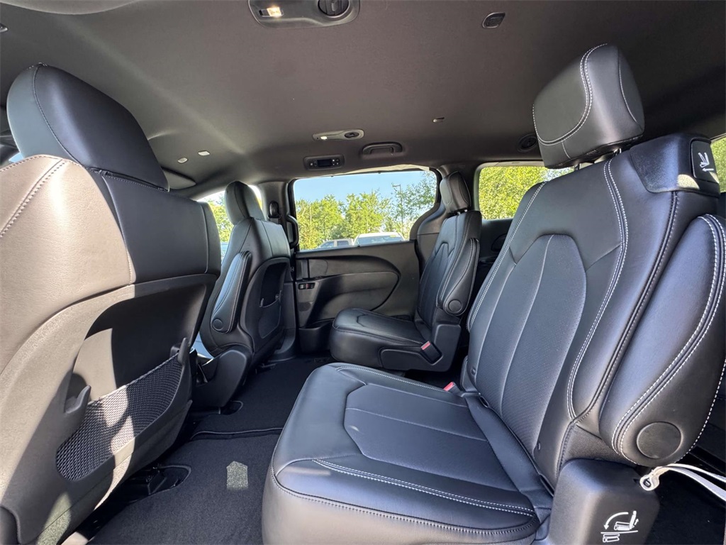 2026 Chrysler Voyager LX photo 14