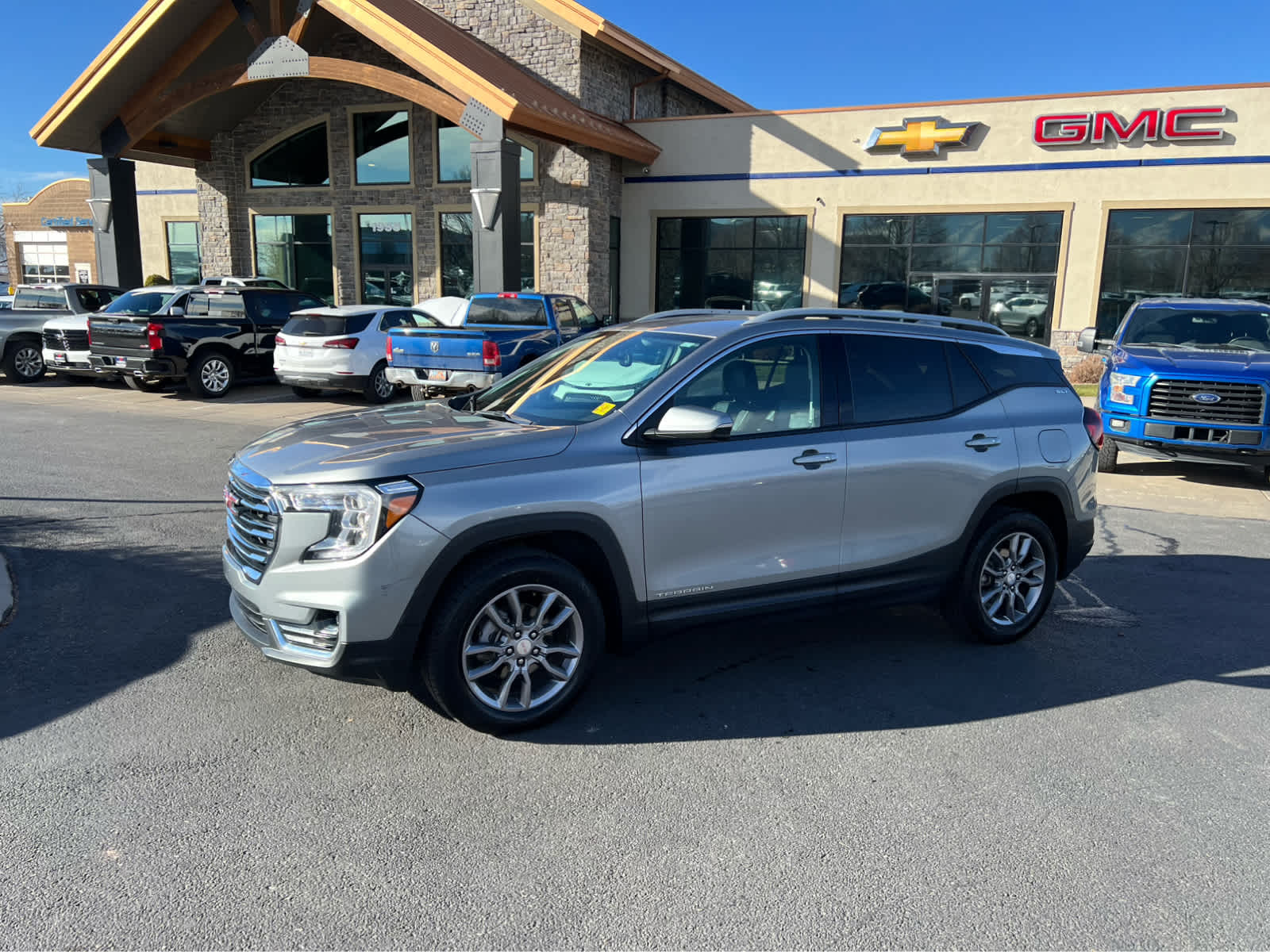 2024 GMC Terrain SLT's photo