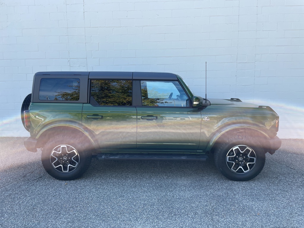 2023 Ford Bronco Outer Banks photo 3