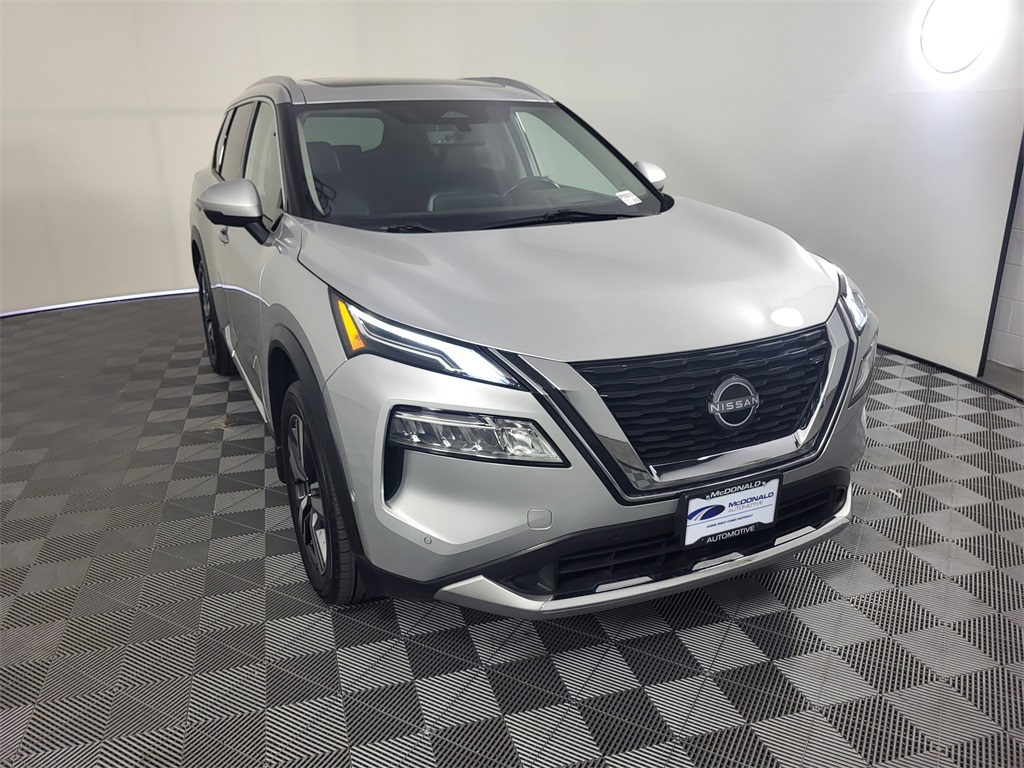 2023 Nissan Rogue Platinum photo 2