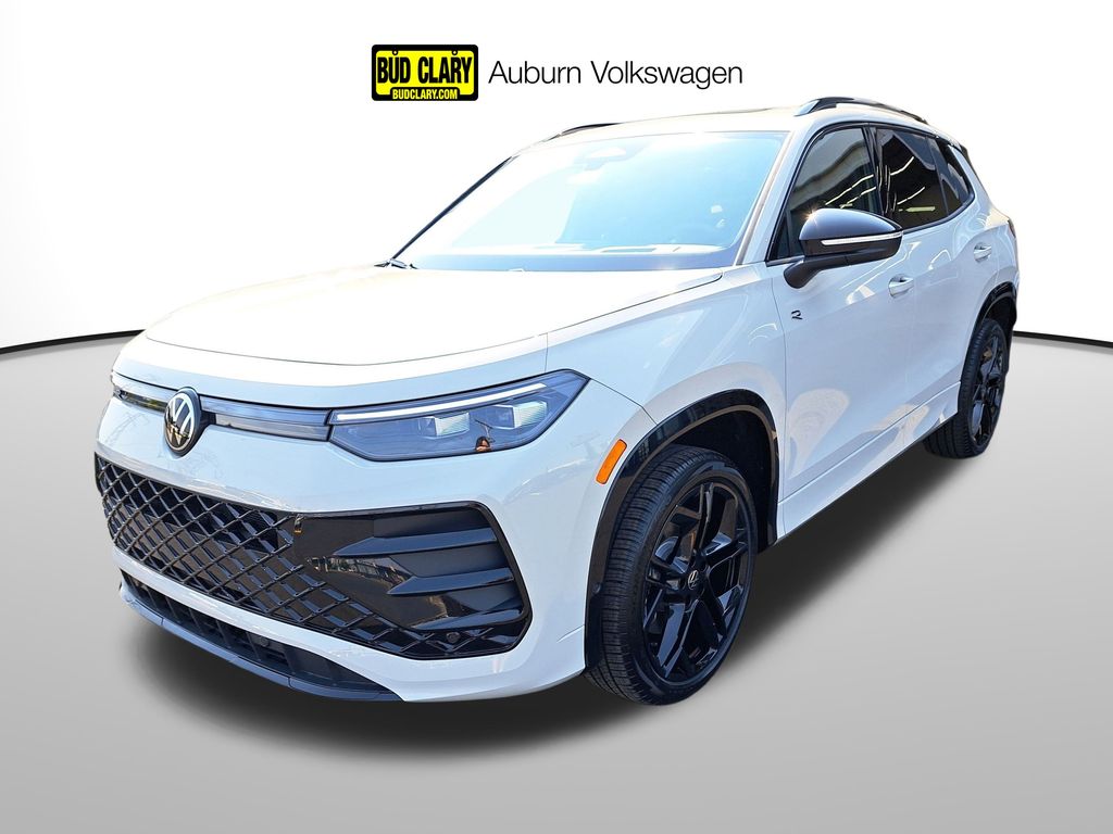 2025 Volkswagen Tiguan SE R-LINE BLACK's photo