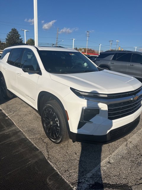 2026 Chevrolet Traverse photo 2