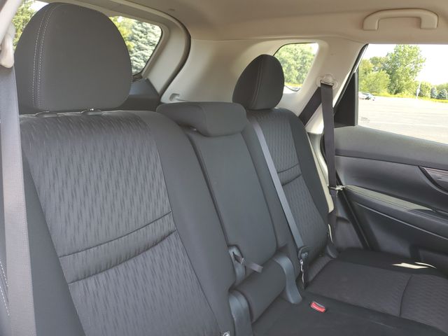2020 Nissan Rogue SV photo 16