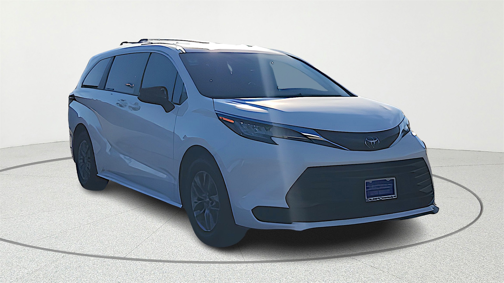 2022 Toyota Sienna LE's photo