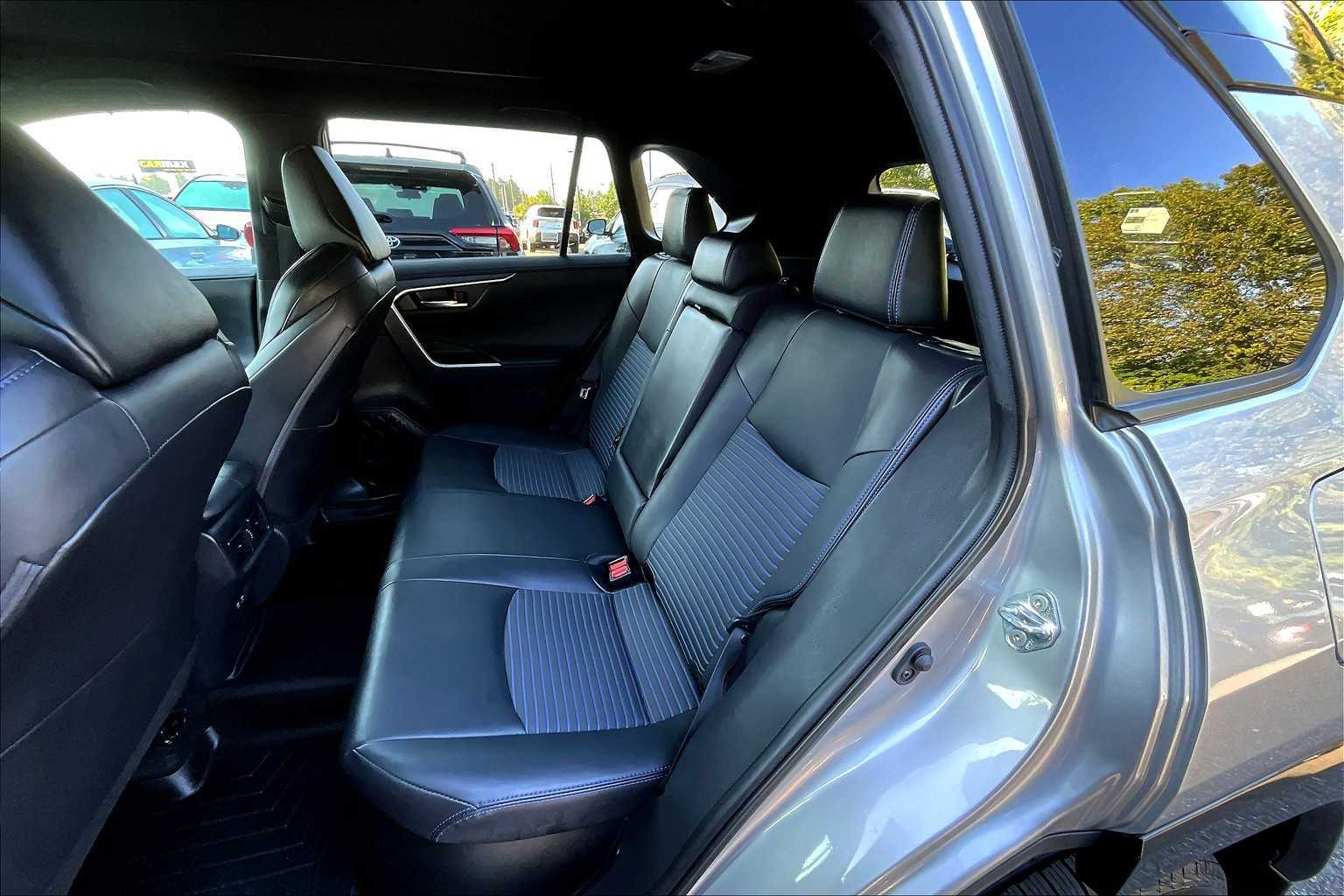 2021 Toyota RAV4 Hybrid XSE photo 19