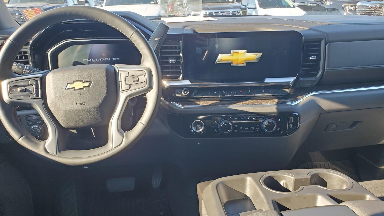 2023 Chevrolet Silverado 1500 LT photo 7