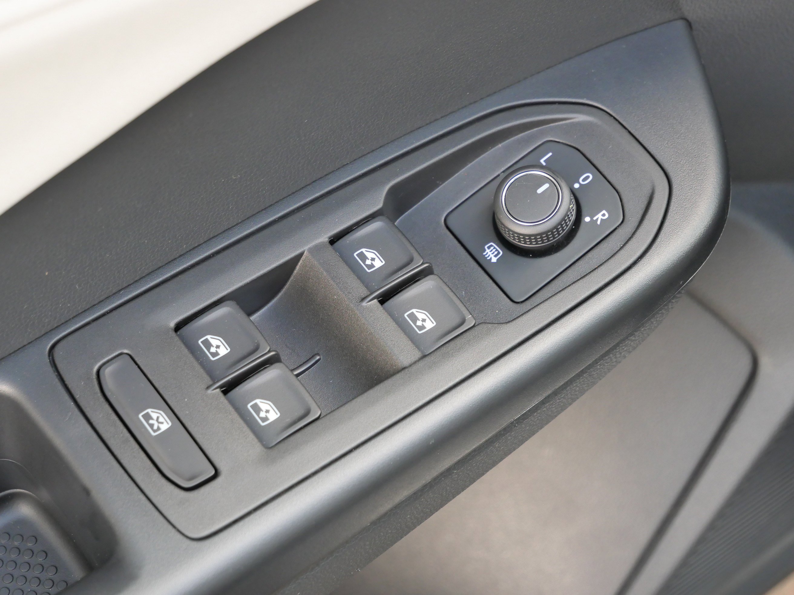 2025 Volkswagen Taos SE photo 17