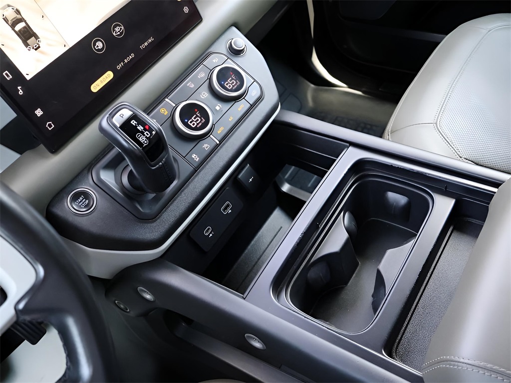 2022 Land Rover Defender 110 XS Edition photo 19