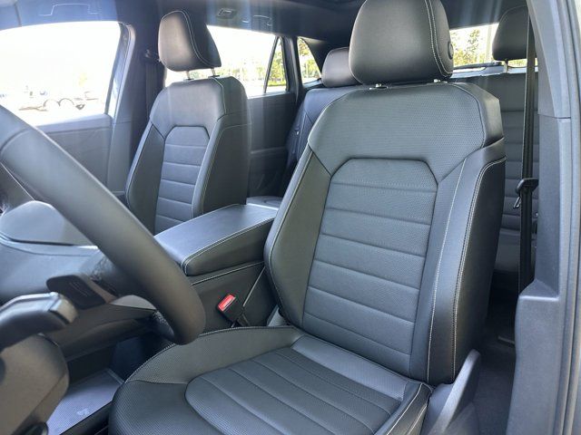 2025 Volkswagen Atlas Cross Sport SEL R-Line photo 3