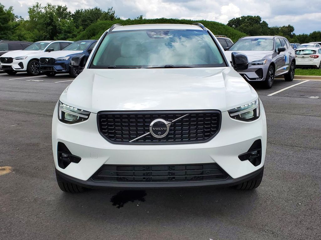 2026 Volvo XC40 photo 15
