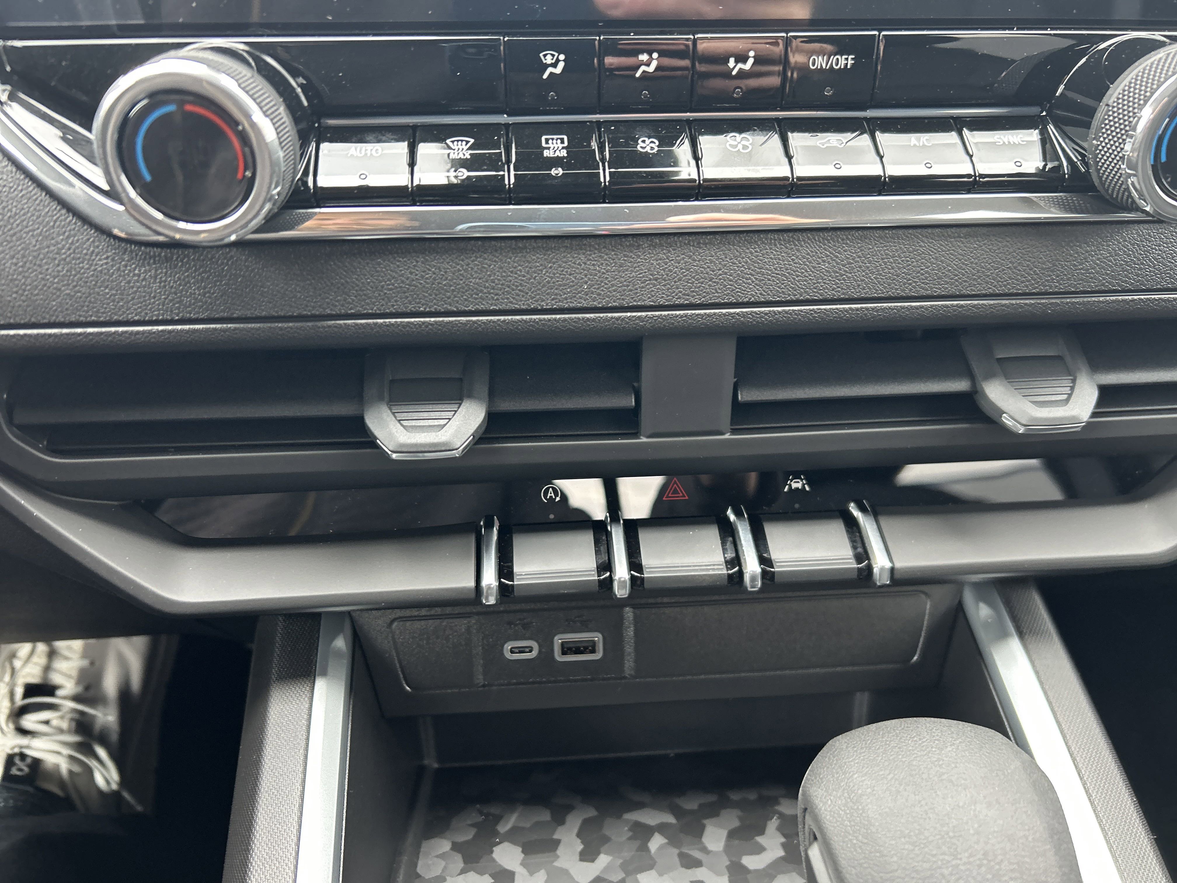 2026 Chevrolet Colorado Trail Boss photo 2