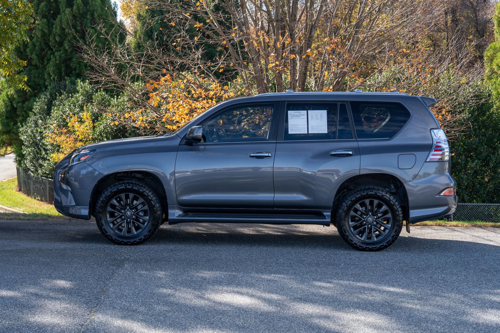 2022 Lexus GX 460 Premium photo 3