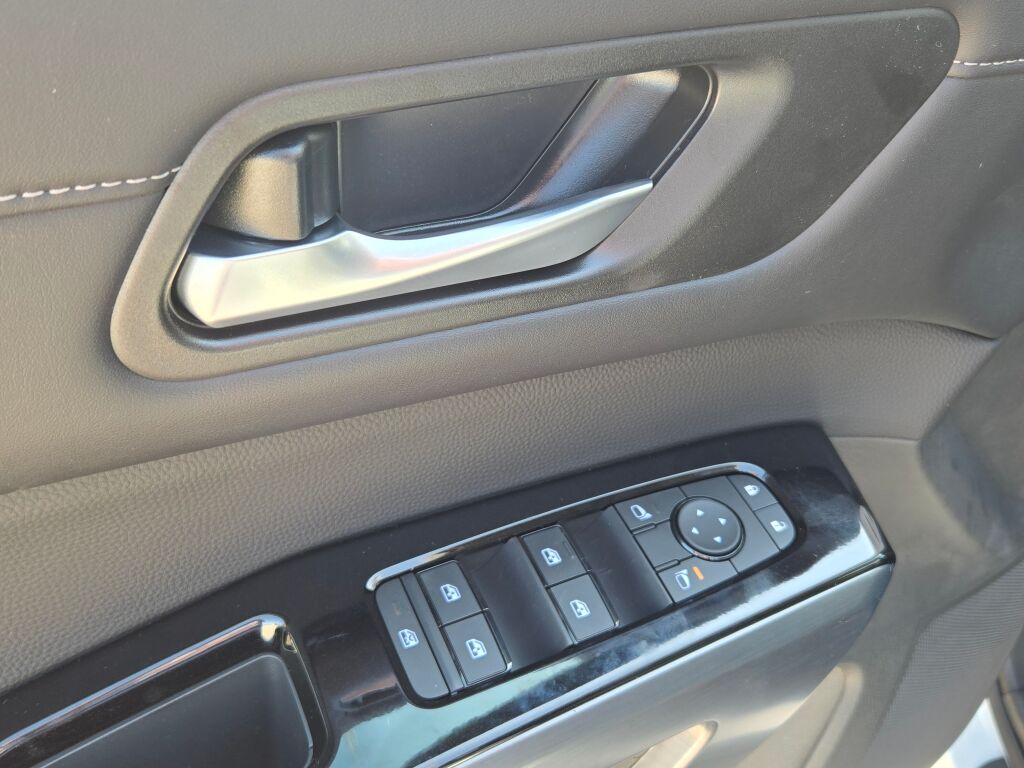 2025 Nissan Pathfinder SL photo 17