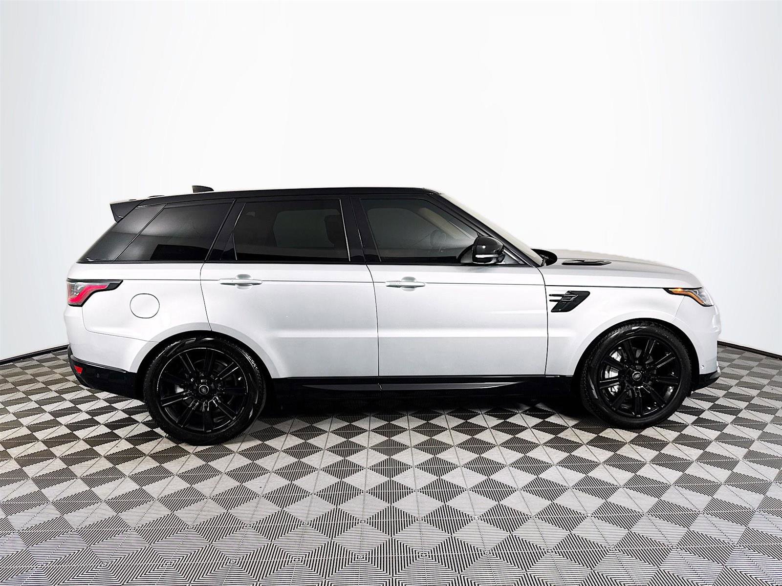 2020 Land Rover Range Rover Sport HSE photo 6