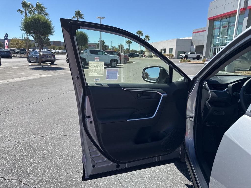 2025 Toyota RAV4 Hybrid LE photo 3