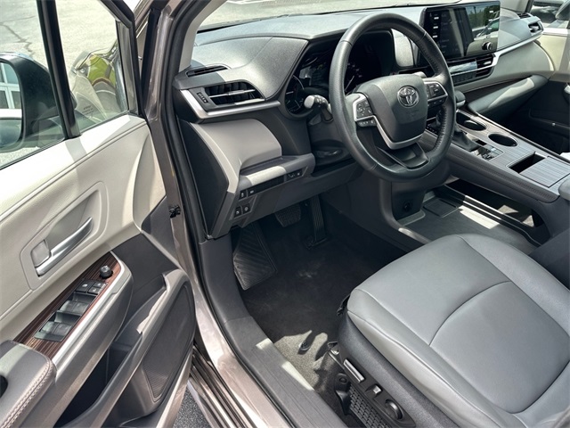 2024 Toyota Sienna XLE photo 9