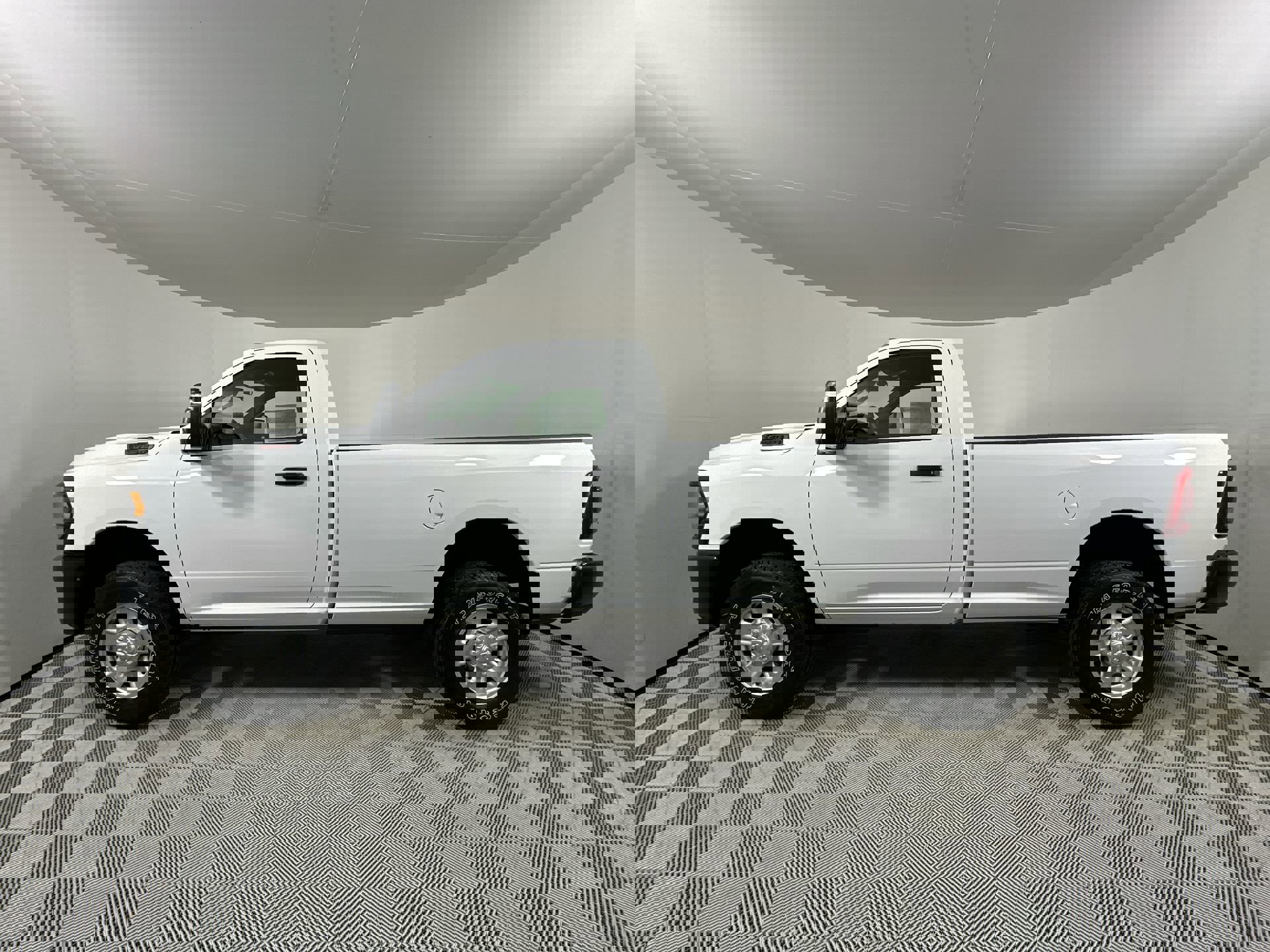 2024 Ram 2500 Tradesman photo 2