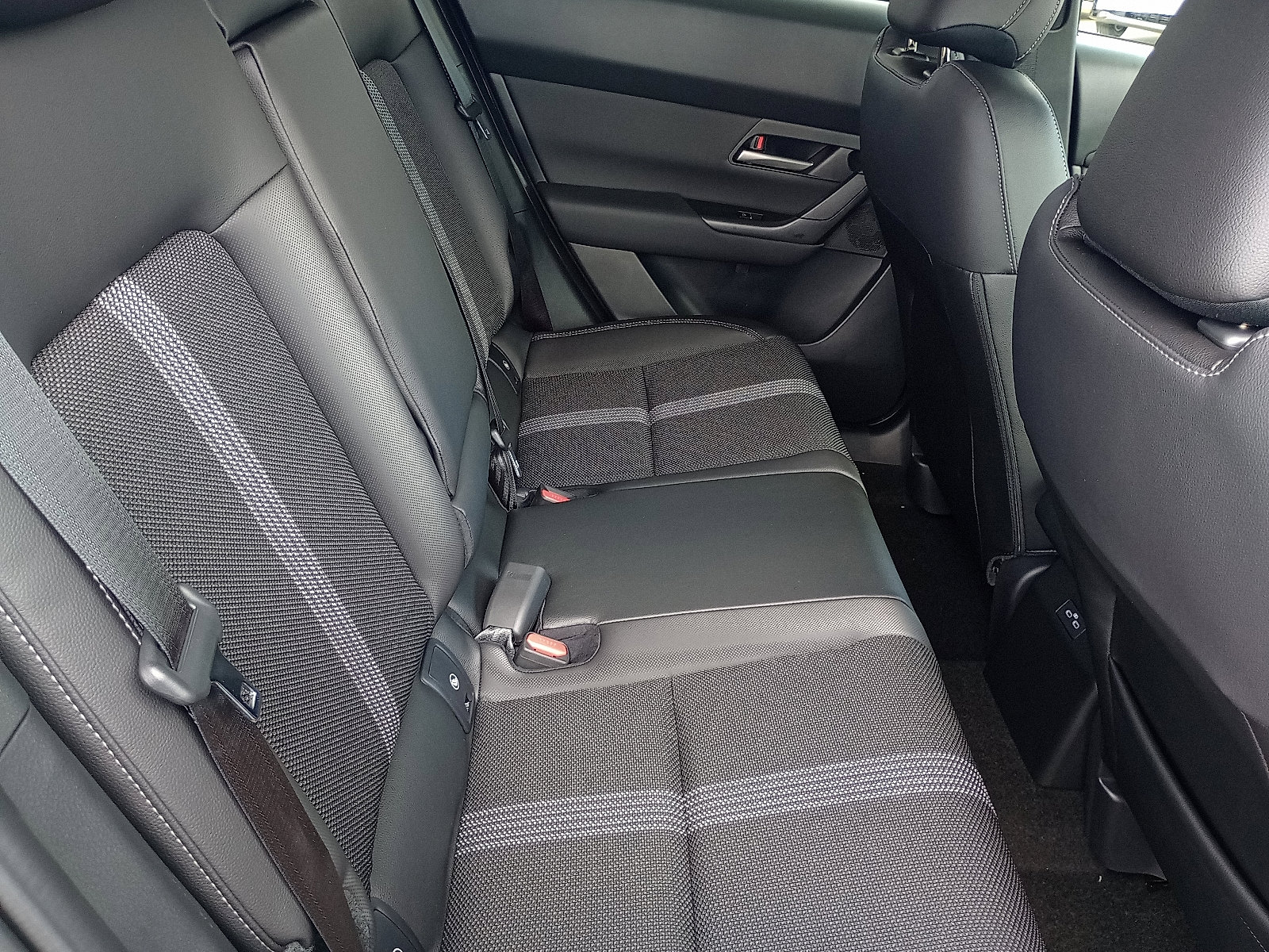 2025 Mazda CX-50 Preferred photo 8