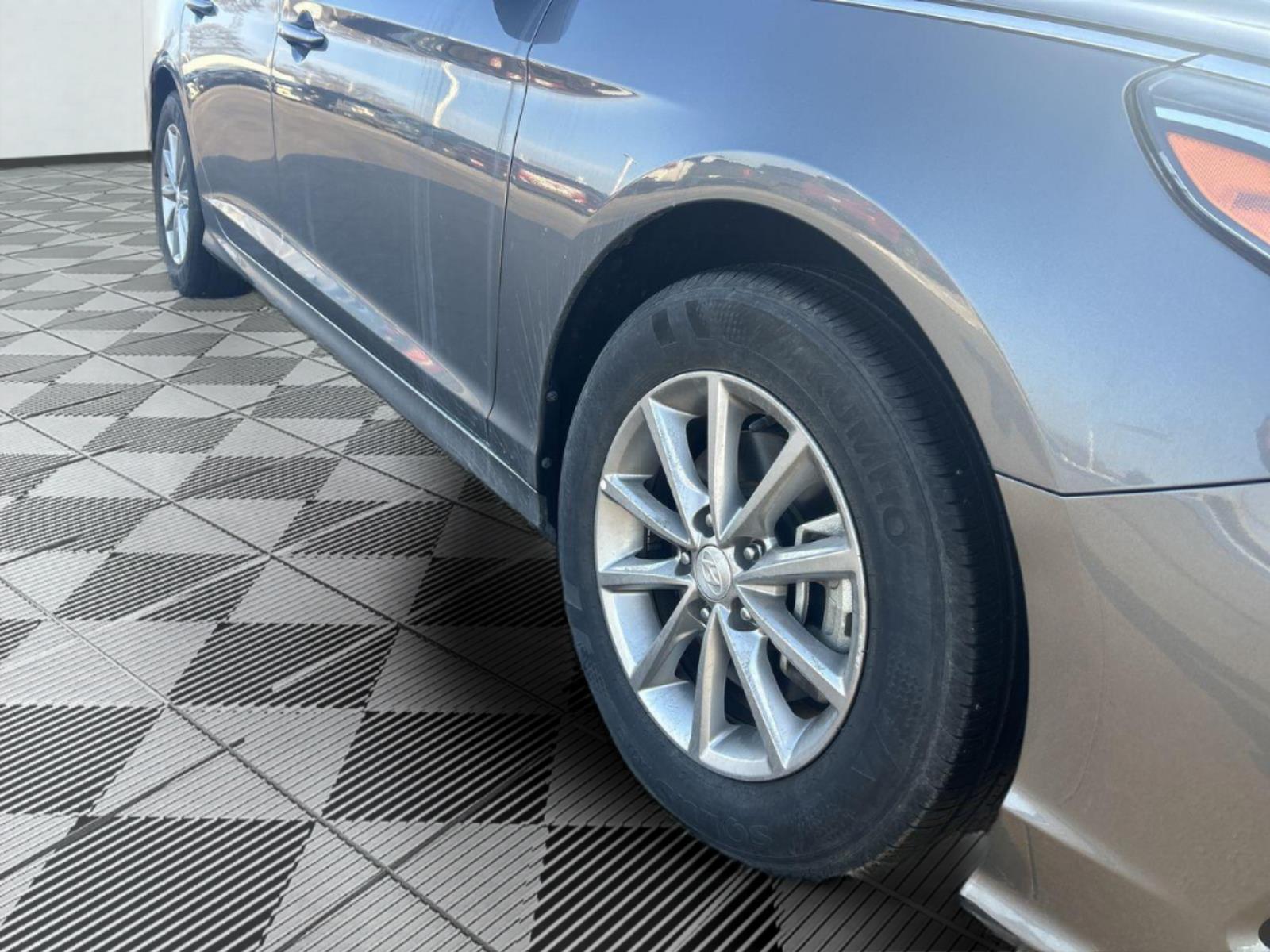 Used 2019 Hyundai Sonata SE with VIN 5NPE24AF1KH787878 for sale in Kansas City