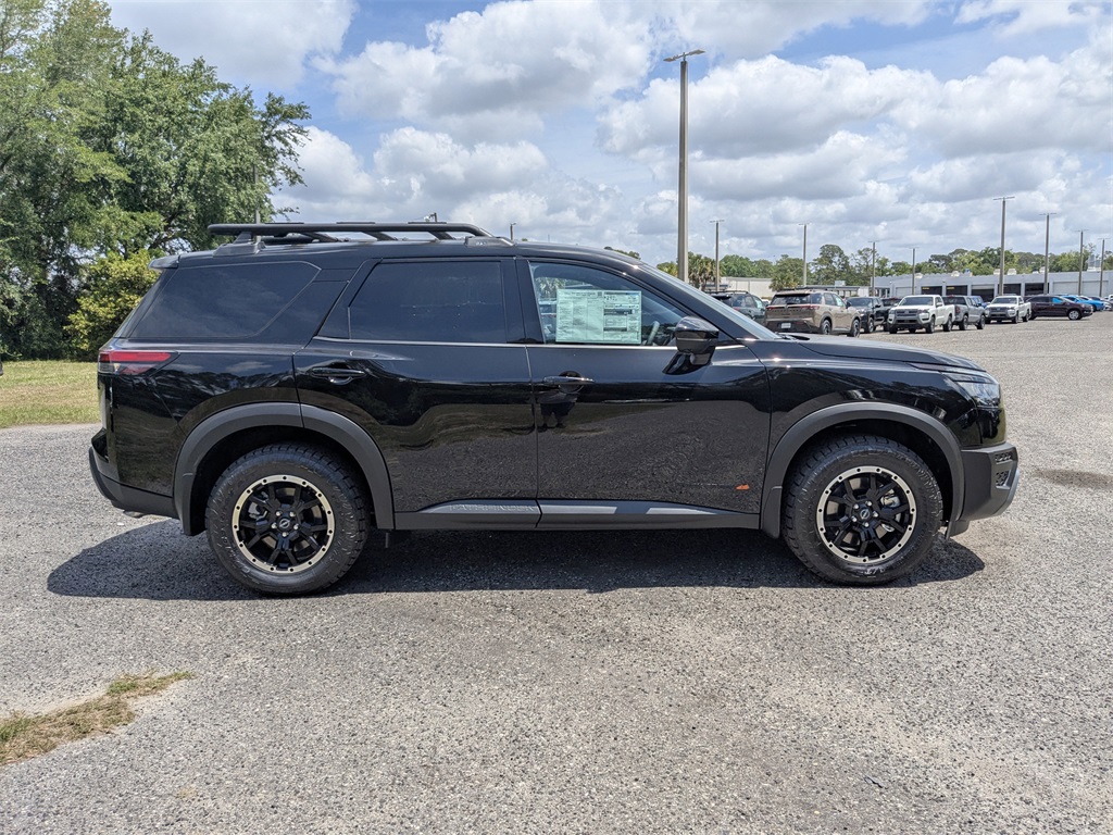 2025 Nissan Pathfinder Rock Creek photo 3