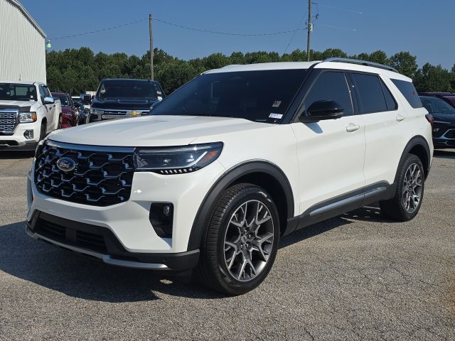 2025 Ford Explorer Platinum's photo