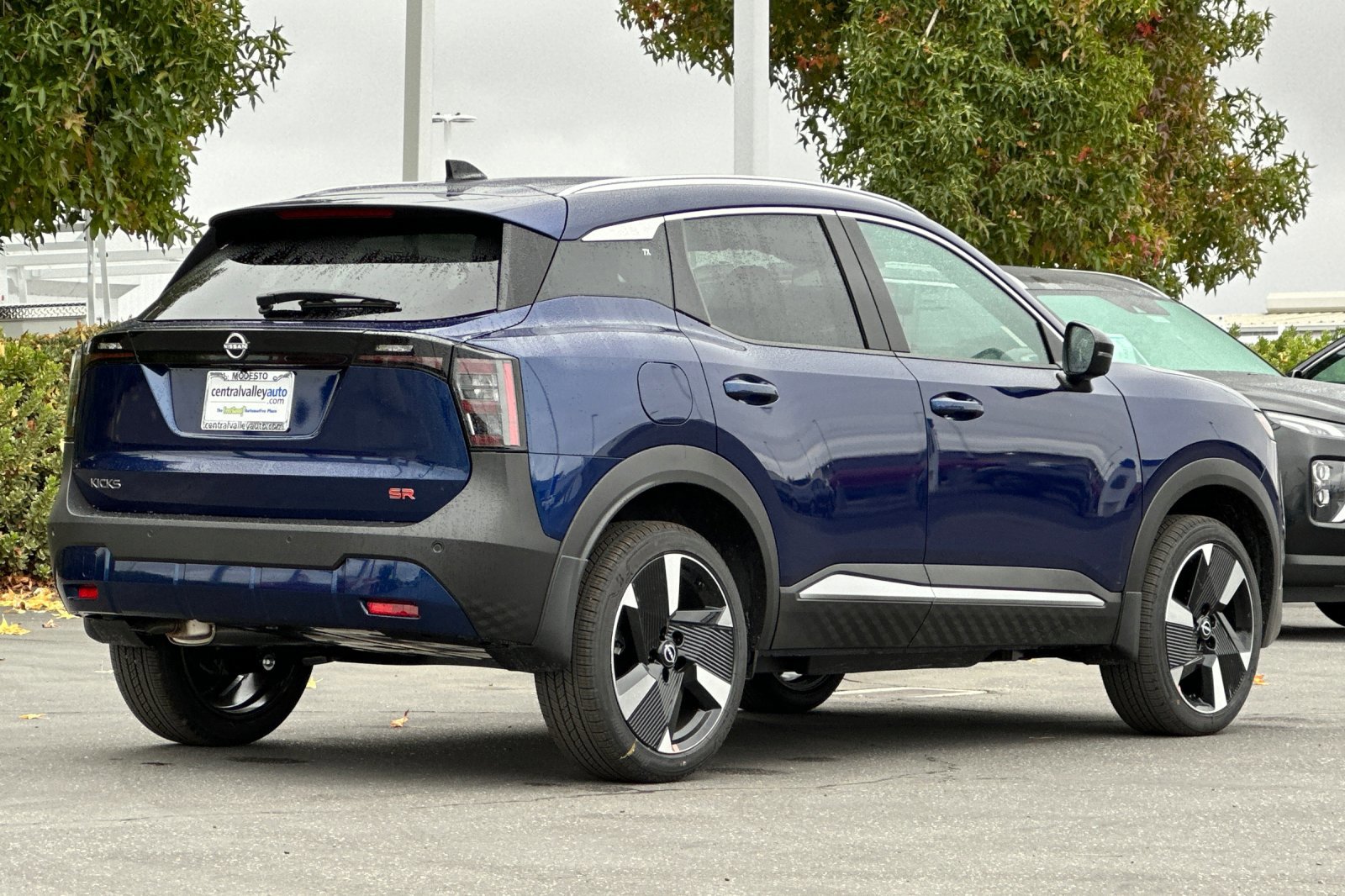 2026 Nissan Kicks SR photo 3