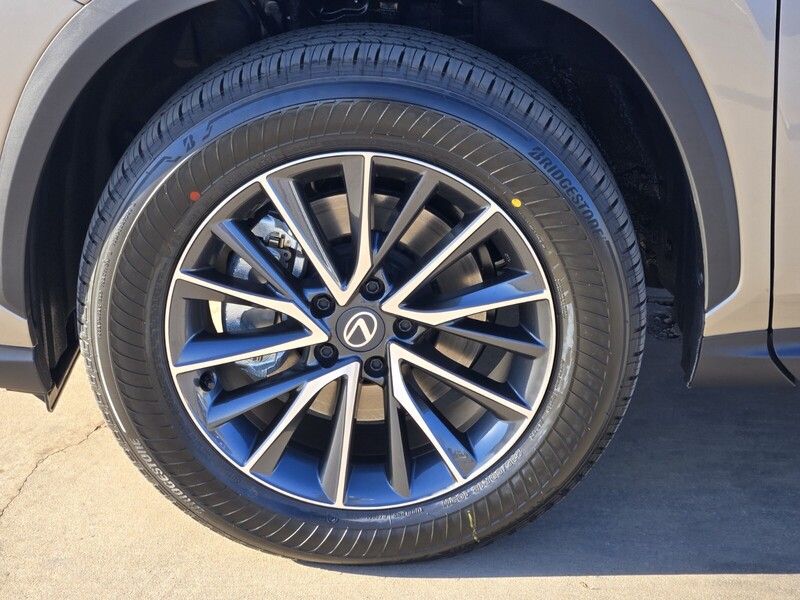 2026 Lexus NX 350 Premium photo 4