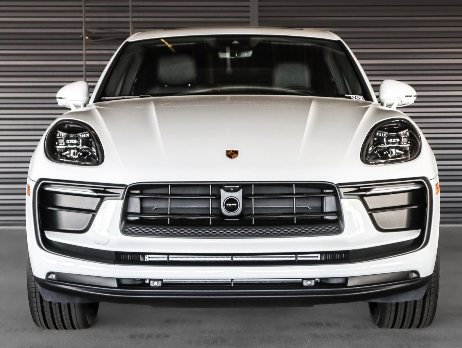 2025 Porsche Macan T photo 8