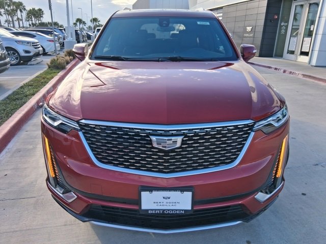 2025 Cadillac XT6 Luxury photo 2